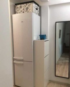 Расположение холодильника в коридоре