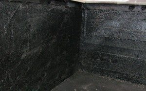 Внутренняя гидроизоляция стен и полов подвальных помещений с использованием рубероида и битума Внутренняя гидроизоляция стен и полов подвальных помещений с использованием рубероида и битума