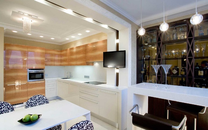 Дизайн потолка в кухне-гостиной_фото16