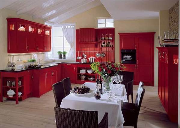 Классическая красная кухня