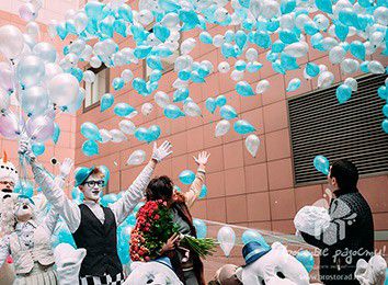 Итак, предстоит встреча из роддома, идеи? Как правило, на ум приходит стандартная картина: цветы, пара шариков и коробка конфет для медперсонала. Но достаточно ли этого?Мы подобрали несколько подсказок для пап, как встретить жену из роддома... Как встретить жену из роддома красиво 12 лучших идей для вдохновения, Как встретить жену из роддома, Как встретить жену из роддома красиво, Встреча из роддома идеи, Встреча из роддома организация, Как встретить жену из роддома фото, Как оригинально встретить жену из роддома, Как встретить жену из роддома с сюрпризом