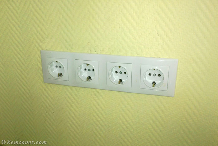 Установка блока розеток завершена Установка блока розеток завершена