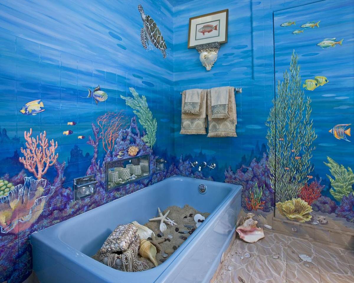 Сине-голубая ванная комната в морском стиле