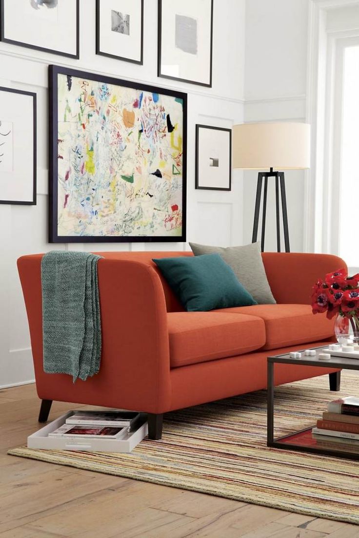 Оранжевый двухместный диван