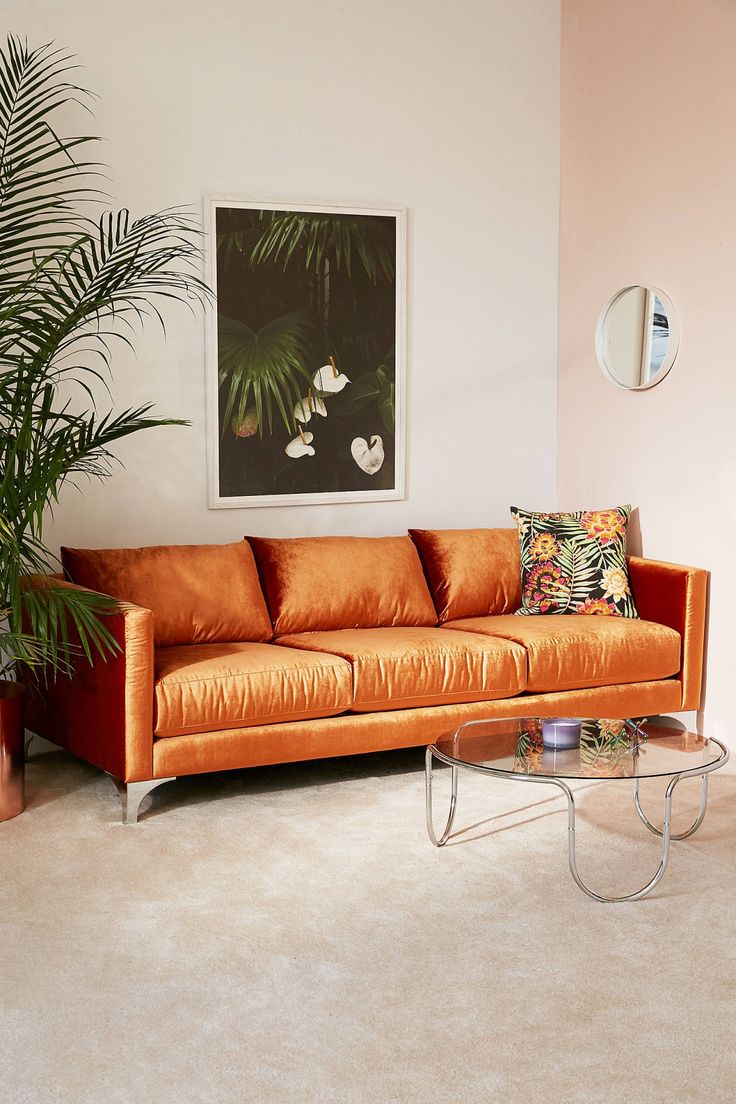 Оранжевый золотистый диван