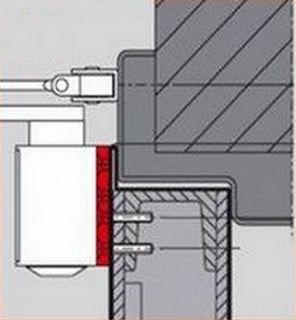 Конструкция двери не позволяет разместить полностью корпус доводчика