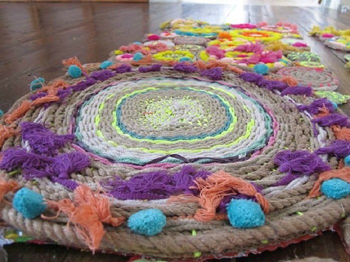 плетеный коврик в стиле бохо