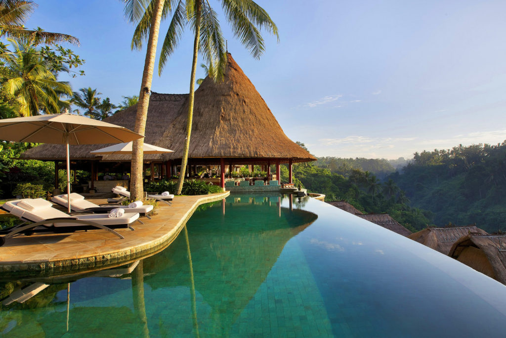 Отель на Бали с большим бассейном в долине Королей