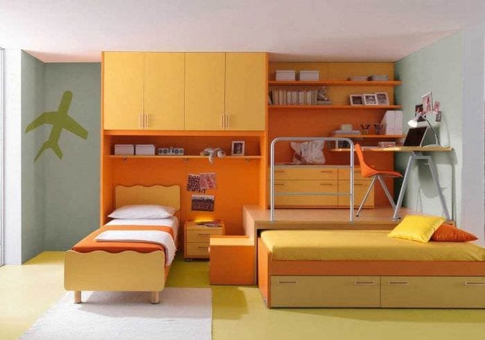 сочетание яркого оранжевого в интерьере дома с другими цветами