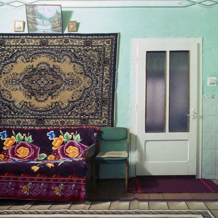 вариант необычного дизайна комнаты в советском стиле