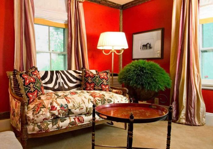 Красный цвет в дизайне жилой комнаты