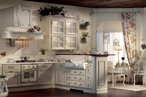 Кухонный гарнитур должен быть натуральным или в крайнем случае выполненным из стружечных материалов