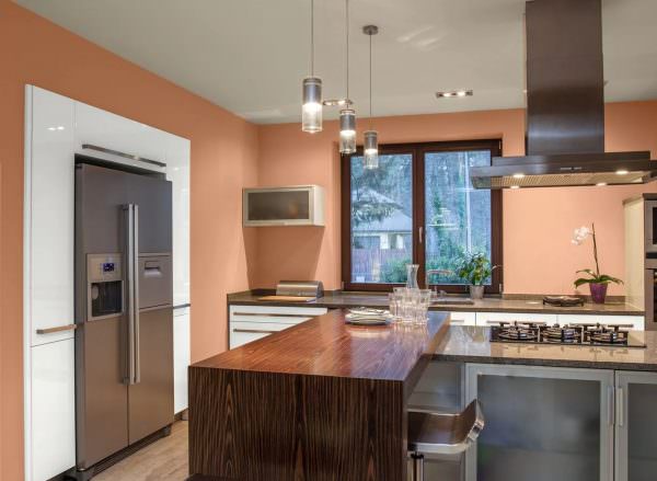 «Персиковая» кухня – идеальный вариант для комнат, в которых хочется создать уют, наполнить теплом и спокойствием.