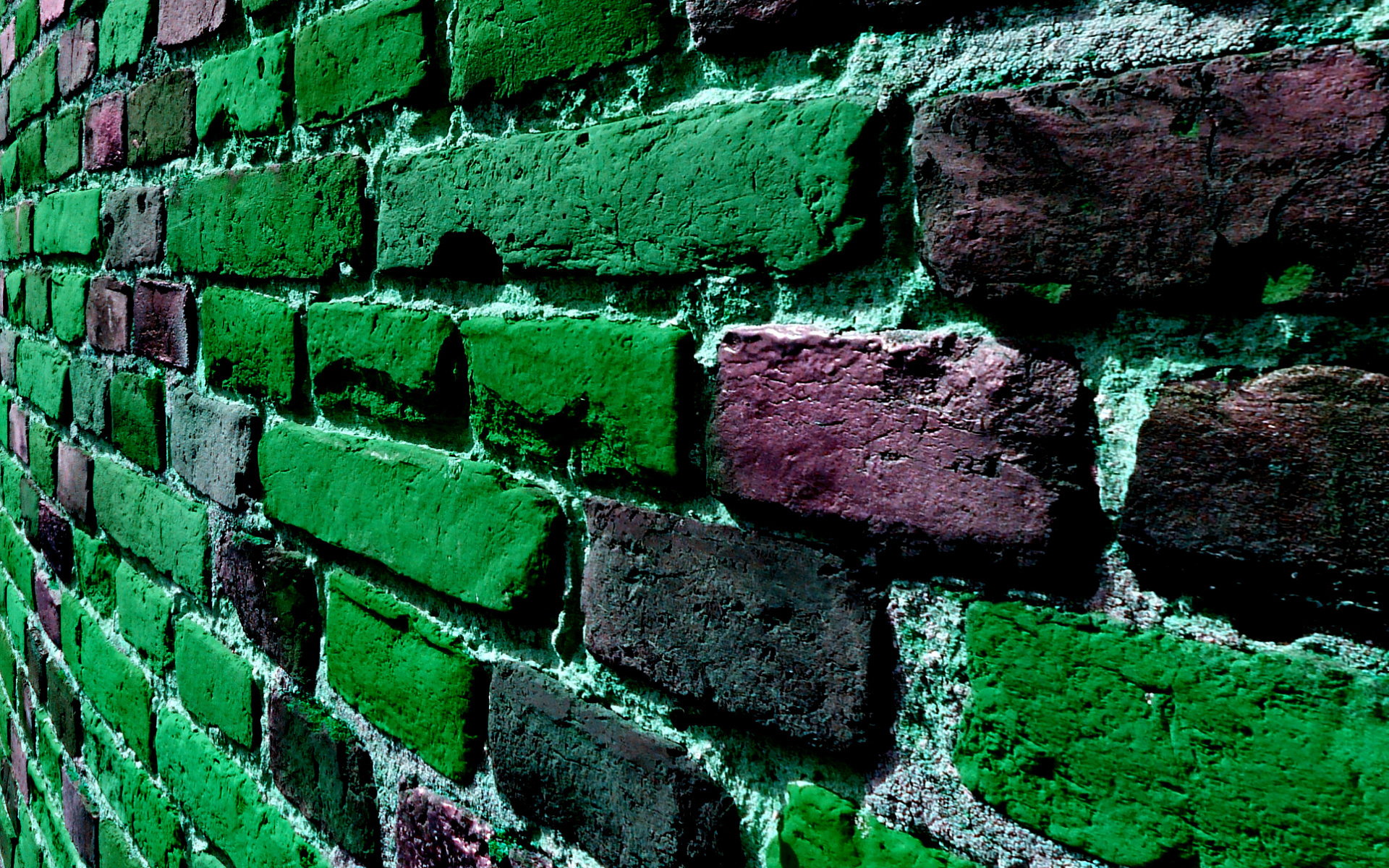 Зеленая кирпичная стена