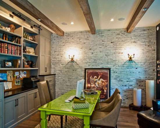 На фото: кабинет с зеленным столом в стиле модерн