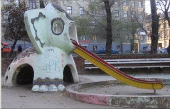 Ужасы детских площадок (75 фото)